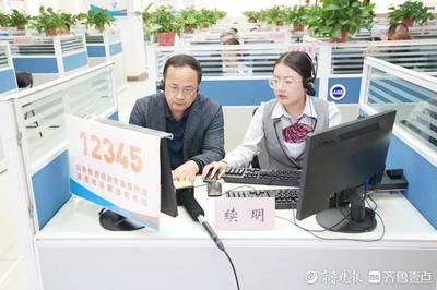济南历城区区长续明接听12345热线 倾听民声解难题，聚焦咨询促发展
